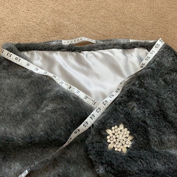 Faux fur wrap - Picture 4 of 7